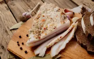 Нужно ли есть сало или лучше не надо? 5 фактов о свином продукте, о которых лучше знать, чем теряться в догадках